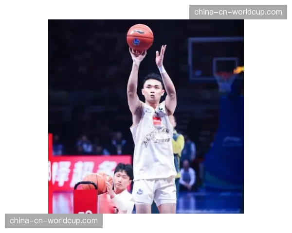 CBA全明星周末三分大赛:原帅决赛轮砍下28分强势夺冠 CBA全明星周末三分大赛:原帅决赛轮砍下28分强势夺冠
